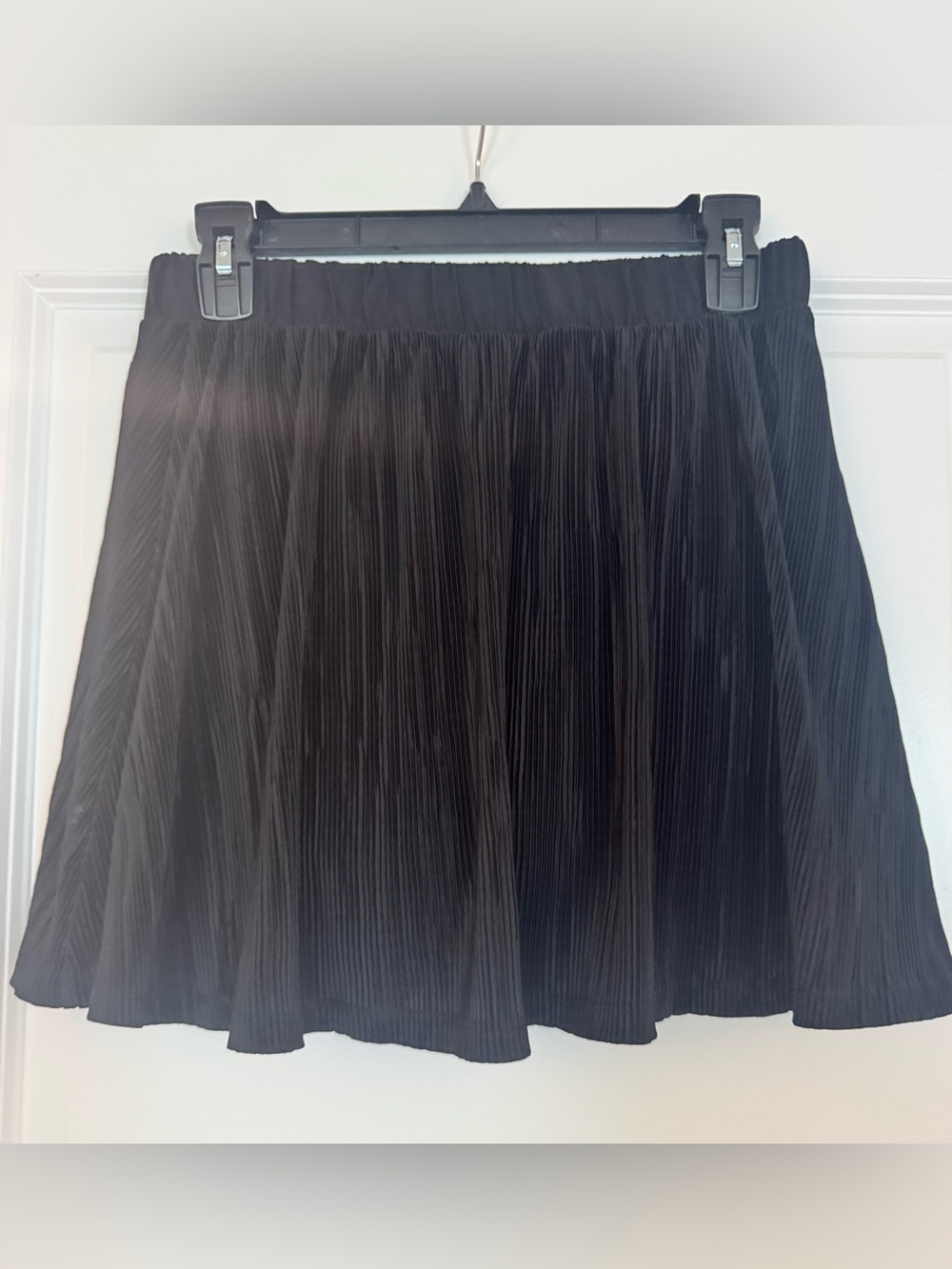 Like New! Alo Yoga Micro Plisse Black Tennis Skirt/ Medium - Picture 3 of 6